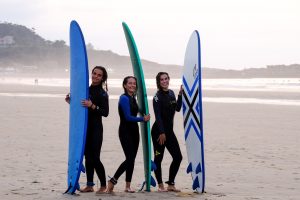 Happy surfing students in San Vicente Happy surfing students in San Vicente