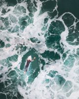 Surfeurs pagayant au Le Pin Sec