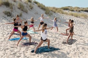 Cours de yoga sur la plage du Le Pin Sec