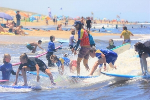 Partywave with Nando in the middle Partywave with Nando in the middle