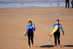 Share the surfing experience with your friends Surf experience
