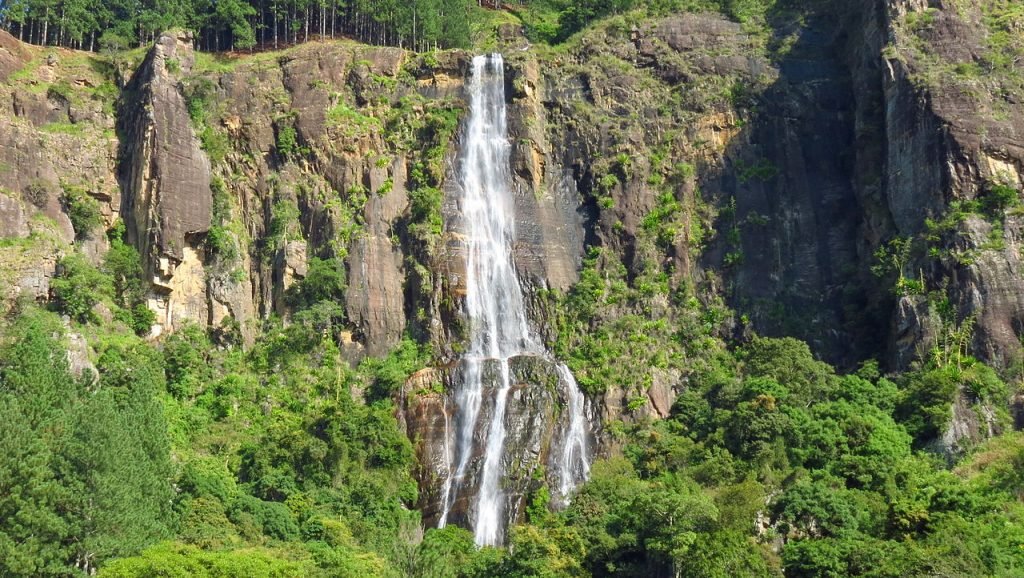 Bambarakanda Waterfall